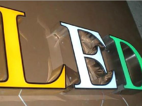 漯河介绍LED招牌的基础知识。